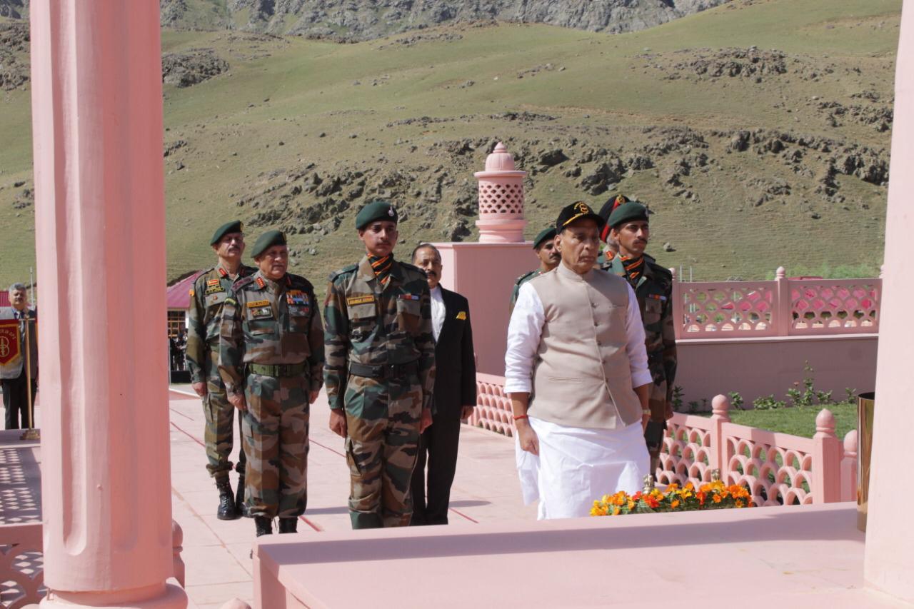 Raksha Mantri pays homage to Martyrs at Kargil War Memorial